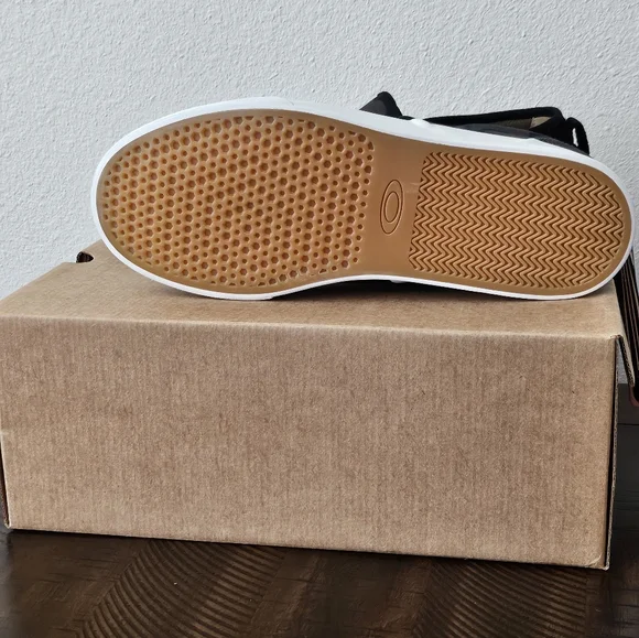 Oakley men's Slipons size 11 - Picture 4 of 4